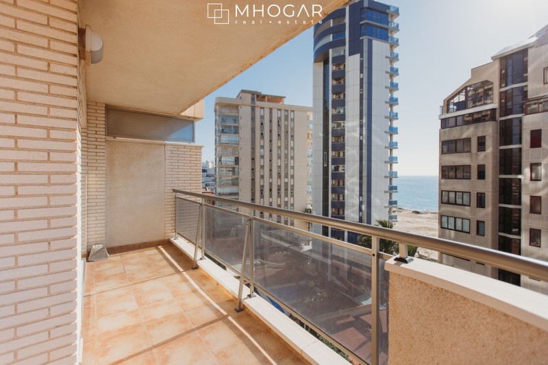 Calpe- Precioso apartamento ubicado en segunda linea de playa a la venta! 